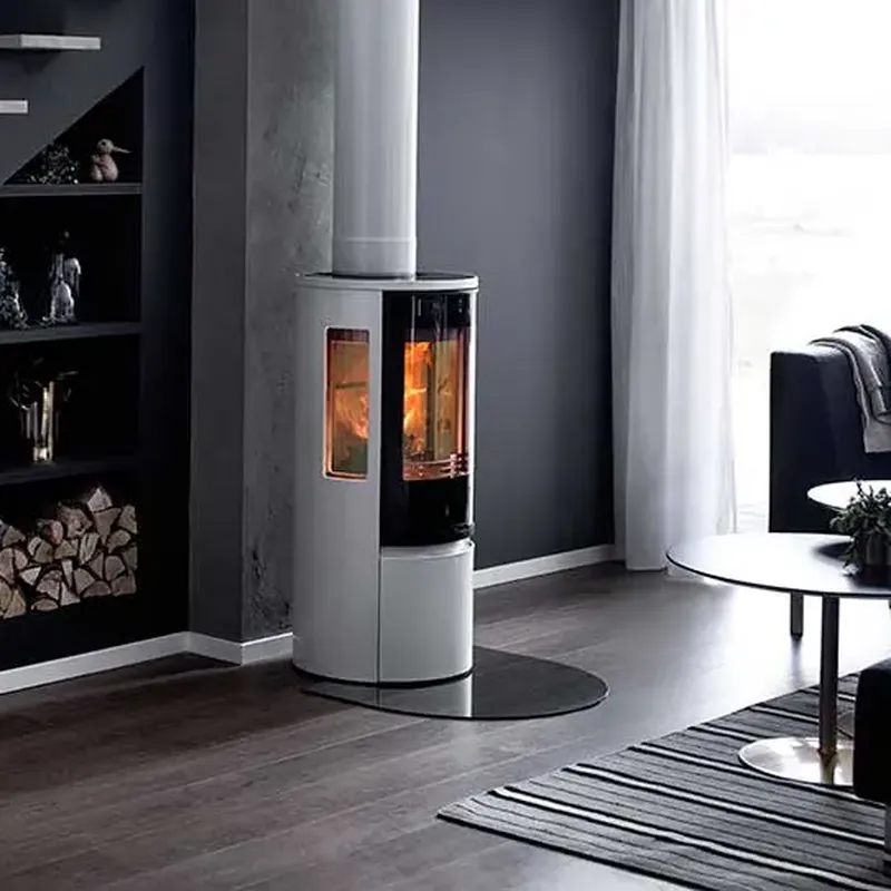 Contura 556 Style Contura 556 Style -takka valkoisena olohuoneessa